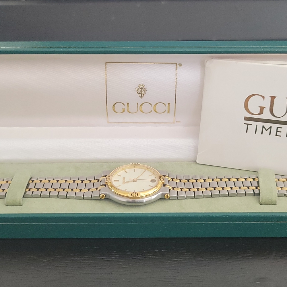 GUCCI Vintage 9000M Unisex Watch with Original Box